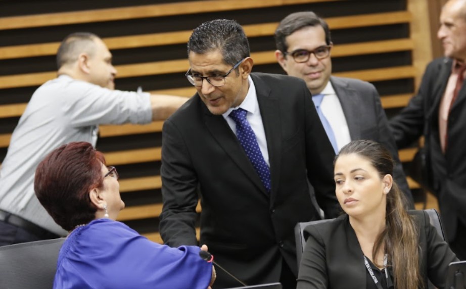 Hacienda presentó contrapropuesta con una rebaja al marchamo ‘un poco mayor’ a la planteada inicialmente por el gobierno