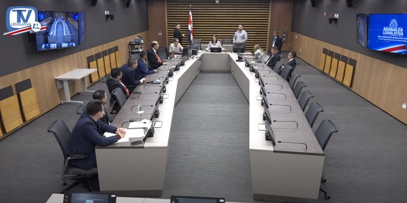 Diputados pedirán explicaciones al Canciller tras ausentarse a comisión investigadora de financiamiento electoral