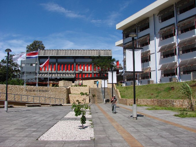 Estudiantes de universidades públicas se gradúan con una edad promedio de 28 años: Más del 90% de egresados entre 2017 y 2019 tiene trabajo