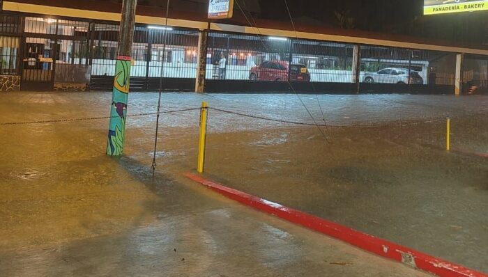 CNE reporta 42 incidentes por inundación y se mantiene vigilante por paso de Onda Tropical No. 30