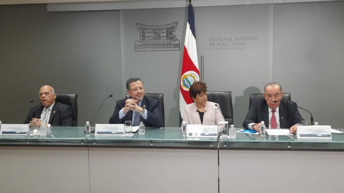 Presidente Rodrigo Chaves solicita a costarricenses salir a votar en las elecciones municipales del 2024