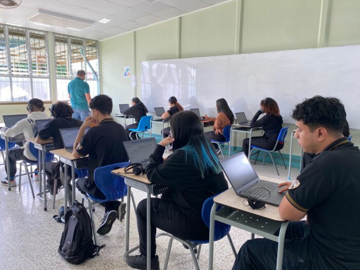 70 mil estudiantes de último año de secundaria aplican prueba de idiomas a partir de esta semana
