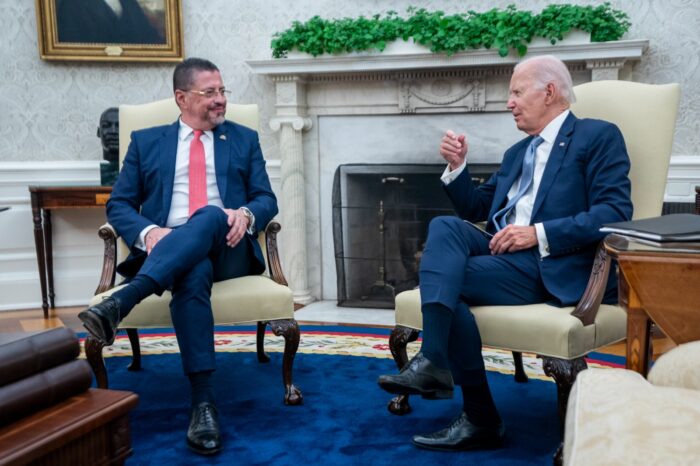 Presidentes de Costa Rica y EEUU abordan ‘problemas estructurales’ de la migración en encuentro bilateral en la Casa Blanca