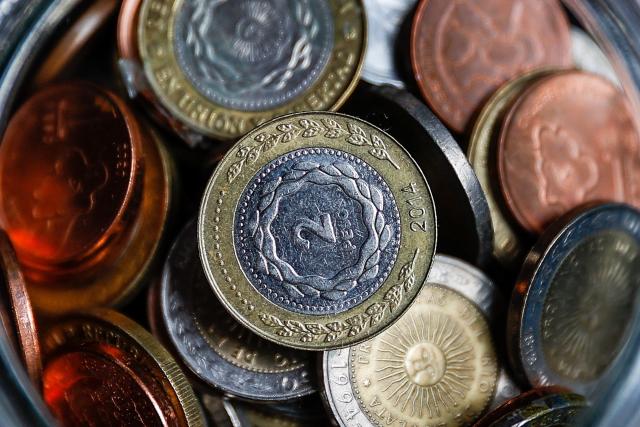 Gobierno argentino anuncia medidas para paliar el efecto de la devaluación de la moneda