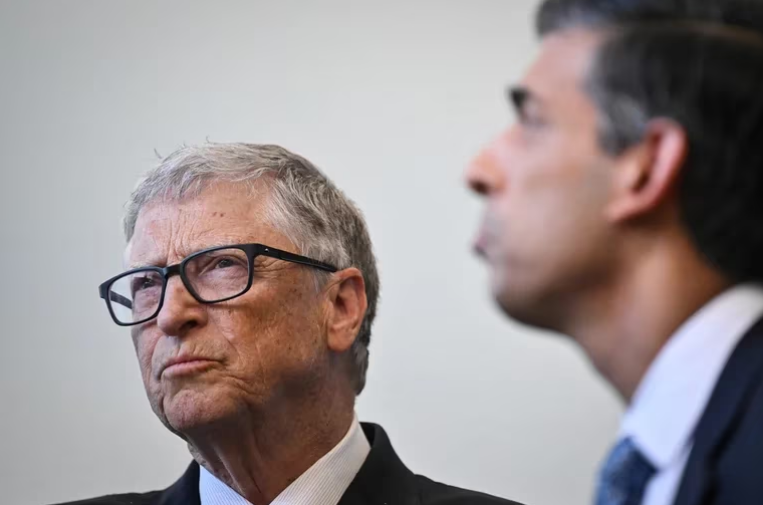 Bill Gates cree que la inteligencia artificial crearía una nueva Guerra Fría