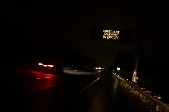 El huracán Idalia tocó tierra en Florida con vientos de 200 kilómetros por hora, hay inundaciones y cortes de energía masivos