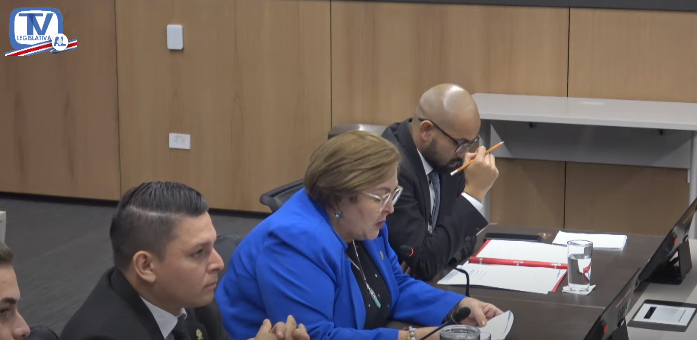 Diputados archivan proyecto de Ley del gobierno sobre reformas al FEES