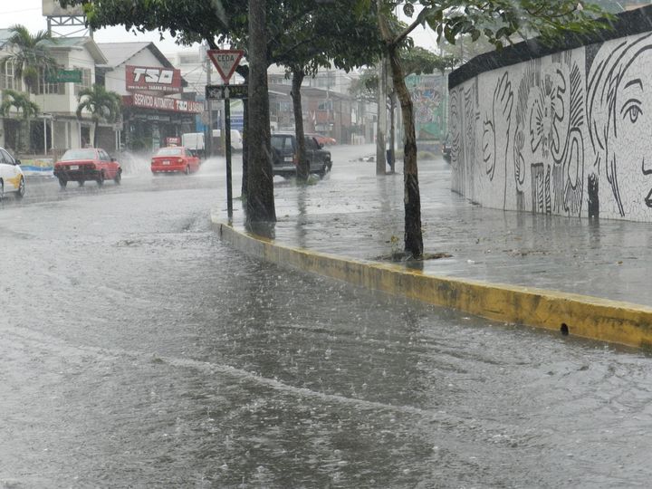 Fuertes lluvias provocaron incidentes en distintas partes del país y el cierre de la Ruta 32