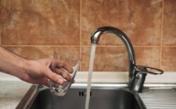 AyA realiza análisis de agua en Moravia, Goicoechea y Tibás por posible olor y sabor a combustible