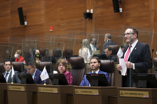 Cinco fracciones legislativas respaldan nueva versión de plan para rebajar el marchamo 2024