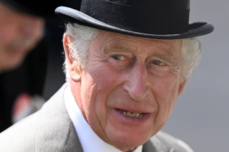 Carlos III rindió homenaje a su madre y agradeció el apoyo recibido durante su primer año de reinado