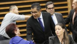 Hacienda sostendrá más reuniones sobre plan de rebaja al marchamo y asegura que están claros que ‘debe avanzar rápido’