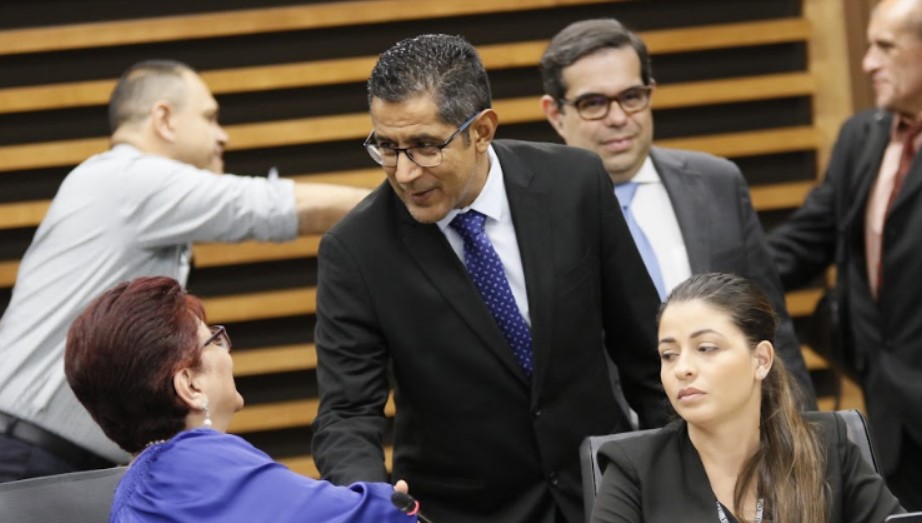 Hacienda sostendrá más reuniones sobre plan de rebaja al marchamo y asegura que están claros que ‘debe avanzar rápido’