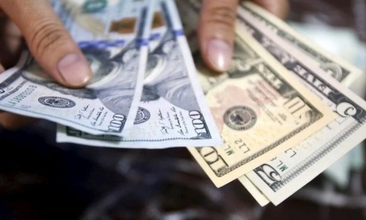 Salarios en dólares tuvieron caída de más de 18% en el último año: Persona que gana $1000 mensuales percibe ¢124 mil menos