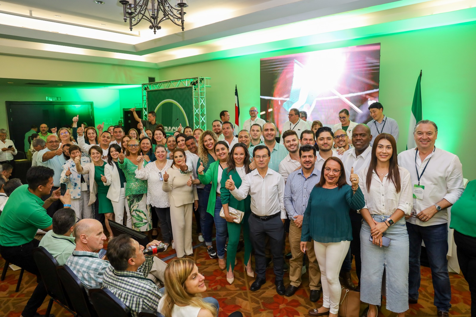 Exdiputado Roberto Thompson y líder de la juventud del PLN fueron electos como candidatos a alcalde por Alajuela y Cartago