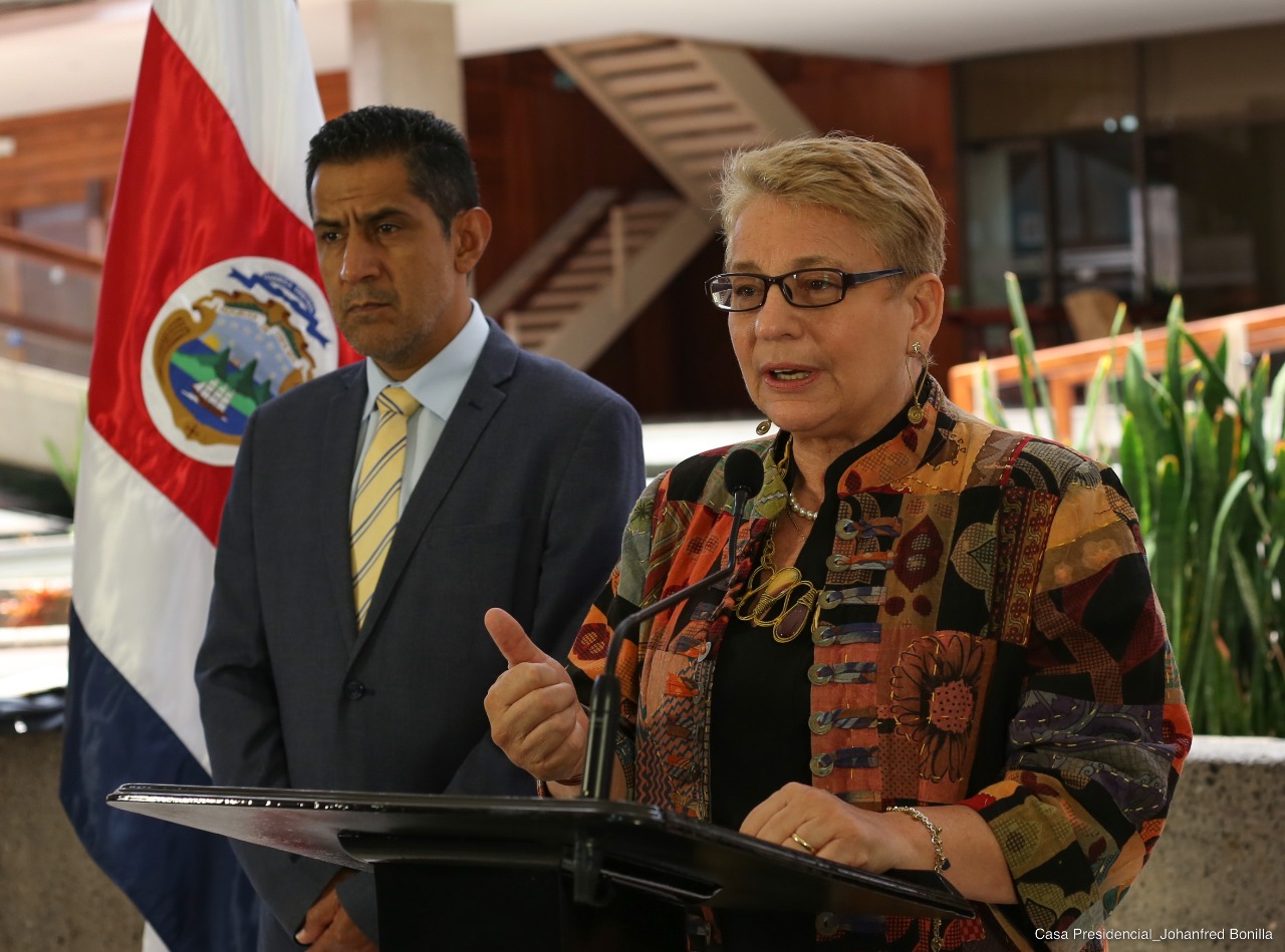 Jerarca de Educación será interpelada este martes en el Plenario Legislativo