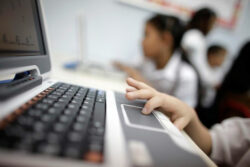 Estudiantes de 10° y 11° año recibirán Programa Nacional de Formación Tecnológica hasta el próximo año