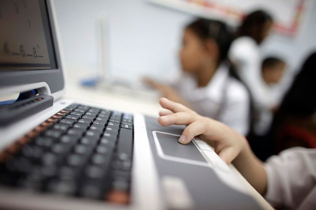 Estudiantes de 10° y 11° año recibirán Programa Nacional de Formación Tecnológica hasta el próximo año