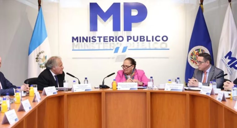 La misión de la OEA seguirá en Guatemala pese a la suspensión de la transición: crece la tensión entre Almagro y la Fiscal General