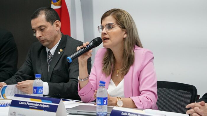 Jerarca de Mideplan aclara que salario global no fue pensado para remunerar a funcionarios actuales