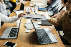 ¿Busca trabajo? CINDE realiza feria de empleo multilingüe esta semana con más de 2 mil cupos disponibles