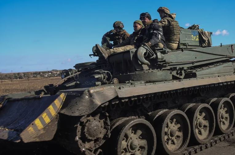 Rusia intensifica sus ataques en el este de Ucrania, pero Kiev asegura que los repelió y le causó numerosas pérdidas