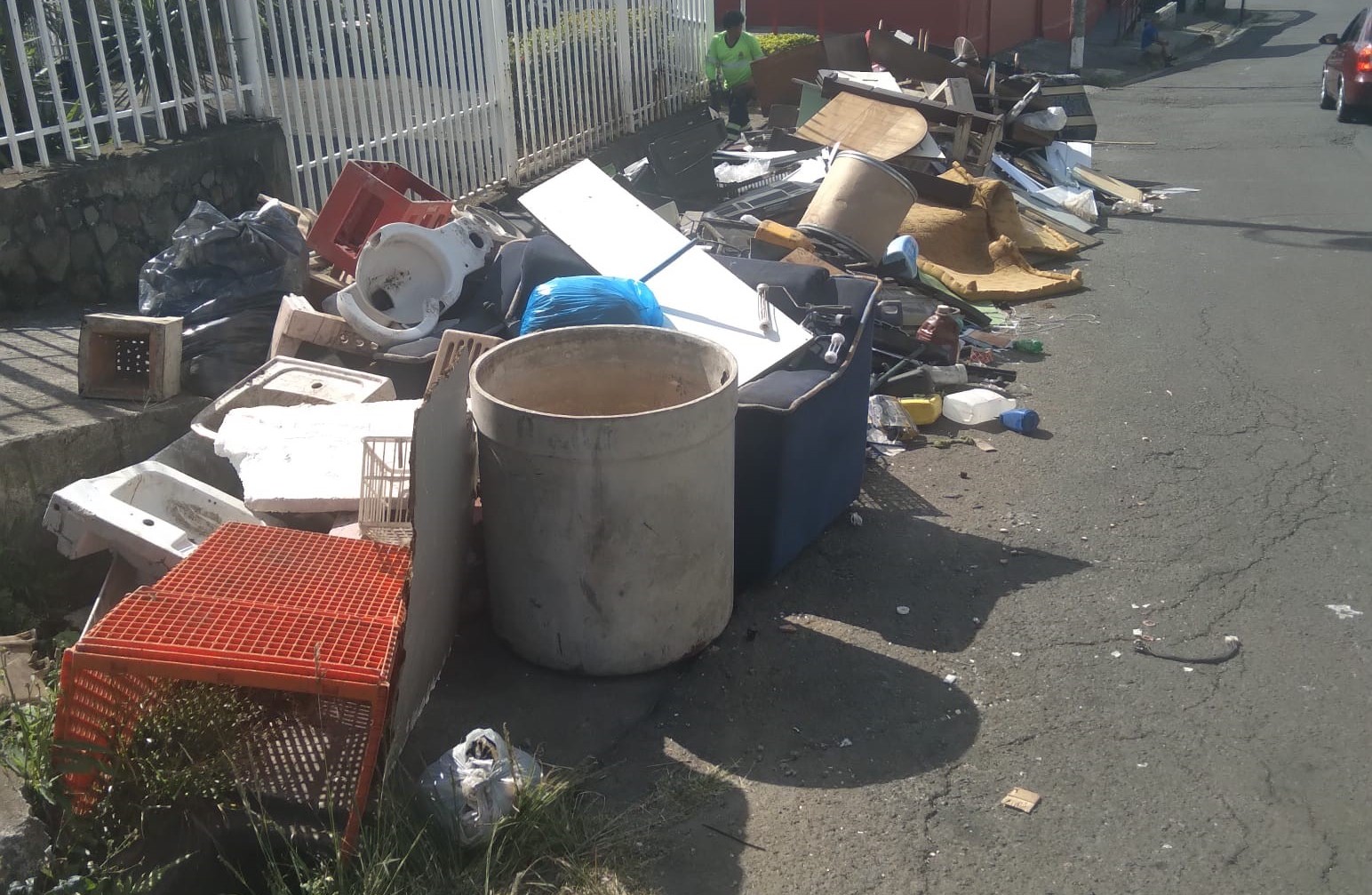 Salud habilita línea telefónica para denunciar a quienes contaminan zonas públicas