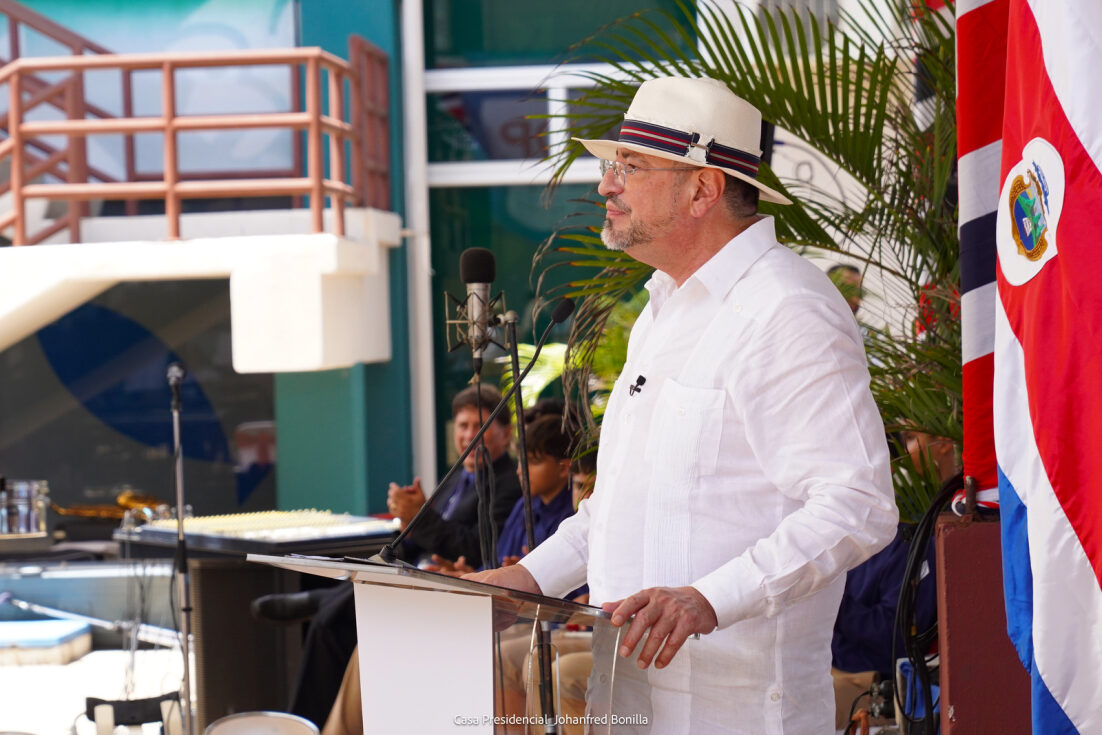 Gobierno destaca disminución en desempleo y mejores niveles educativos durante visita a Puntarenas