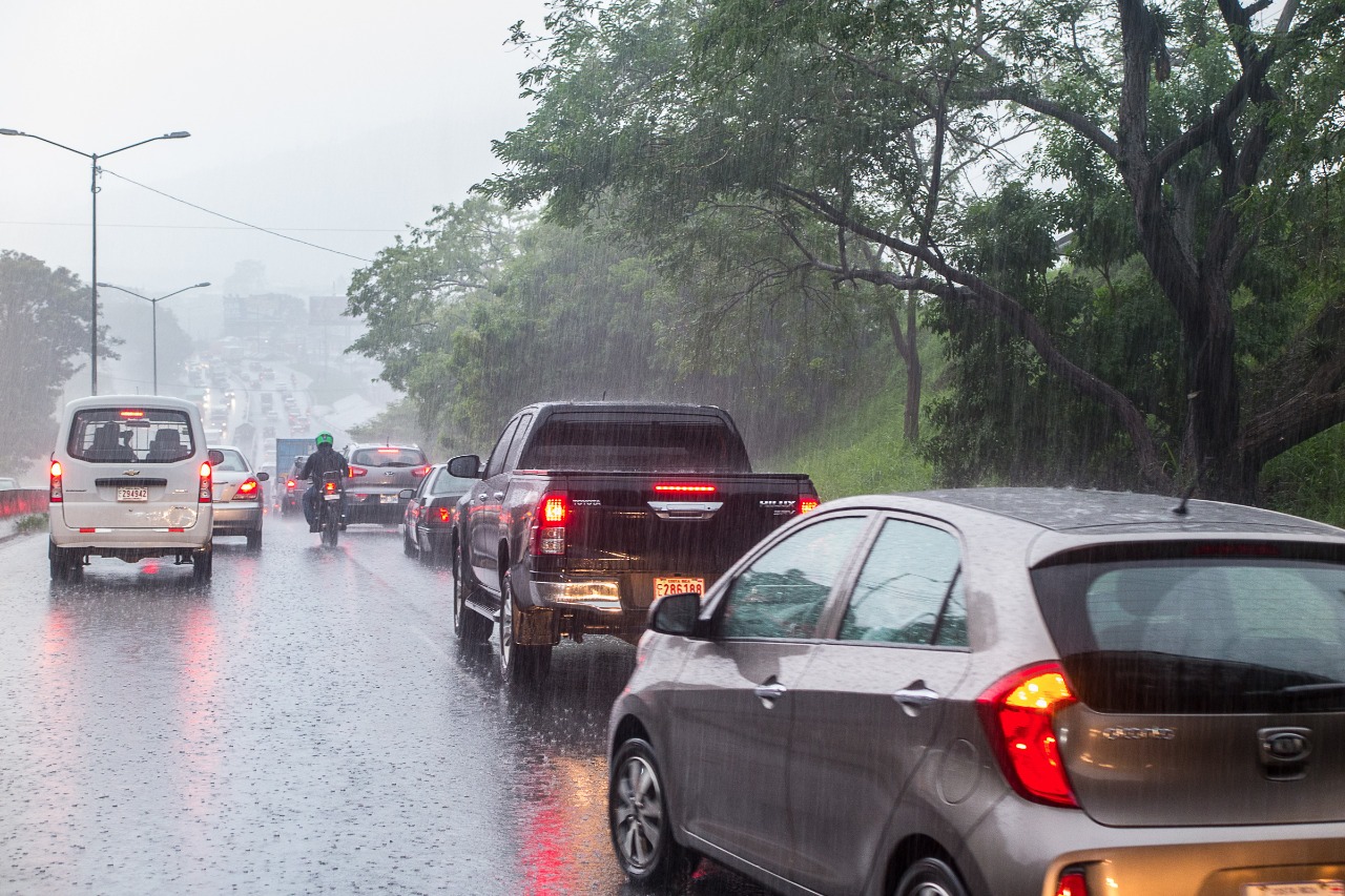 CNE reportó 67 incidentes por inundación este miércoles: Tormenta eléctrica dejó 7000 mil rayos en 6 horas