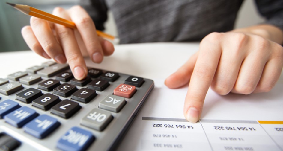 Expertos recuerdan importancia de prepararse y asesorarse para Cierre Fiscal 2023