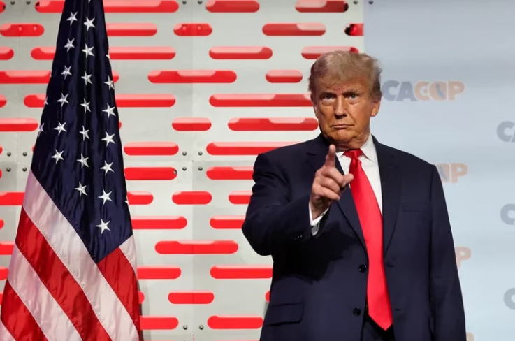 Donald Trump se presenta ante el tribunal de Nueva York en el juicio sobre sus prácticas comerciales