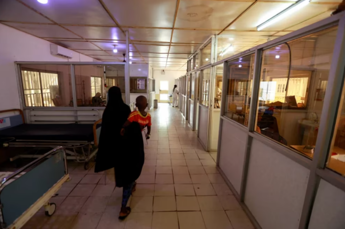 Más de 100 niños de la India fueron hospitalizados por una intoxicación alimentaria en una escuela