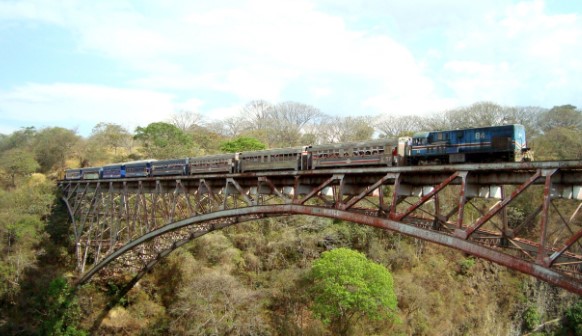 INCOFER coordina con concesionaria de Ruta 27 para intervenir segmentos de vía férrea hacia el Pacífico
