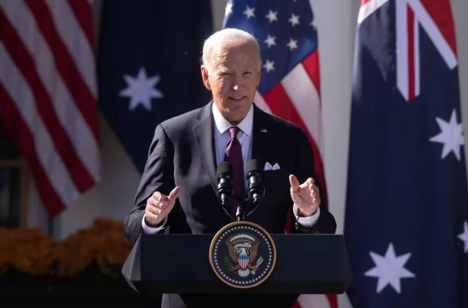 Biden ordenó ondear la bandera de la Casa Blanca a media asta por la masacre de Maine