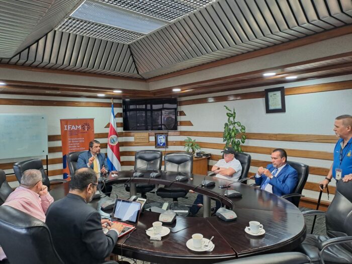 Ministro de Seguridad y alcaldes josefinos se reúnen para combatir crimen organizado