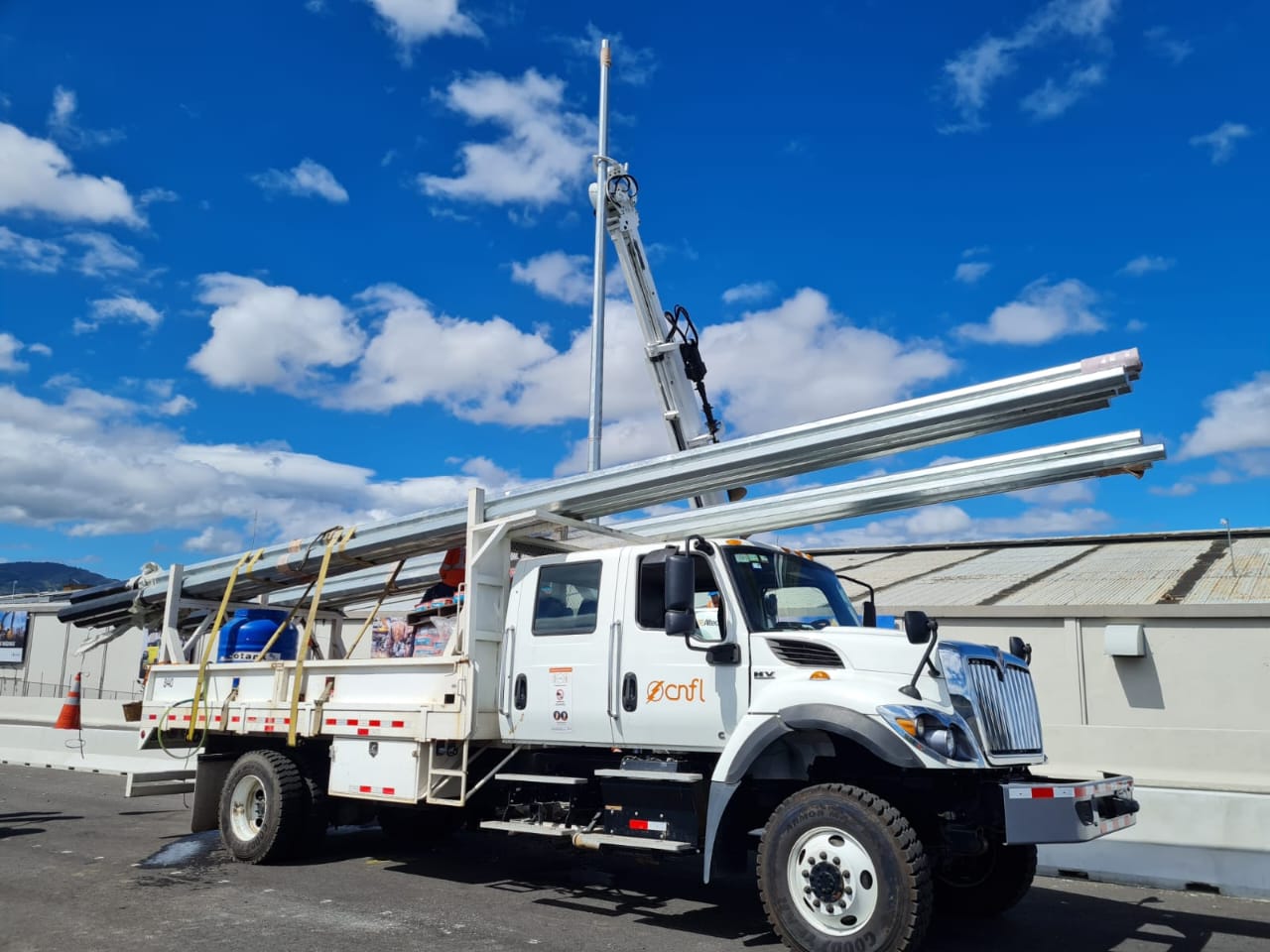 Trabajos en alumbrado público mantendrán cerrado un carril en Circunvalación Norte durante dos semanas