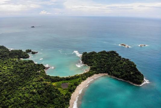 Autoridades ambientales recuerdan prohibiciones y recomendaciones para visitar el Parque Manuel Antonio