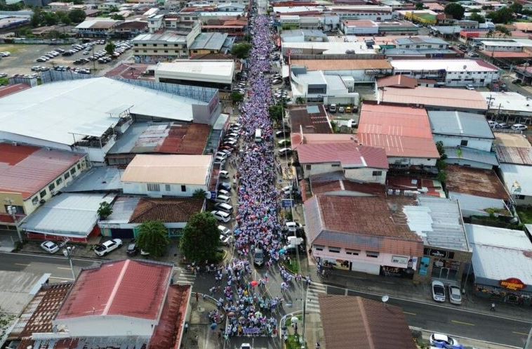 Bloqueos en Panamá afectan tránsito y comercio en frontera sur de Costa Rica
