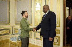 El jefe del Pentágono le prometió a Zelensky que Estados Unidos seguirá apoyando a Ucrania y anunció un nuevo paquete de ayuda