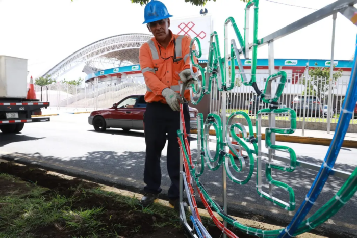 CNFL inicia colocación de más de 250 figuras con luces en San José para la temporada navideña