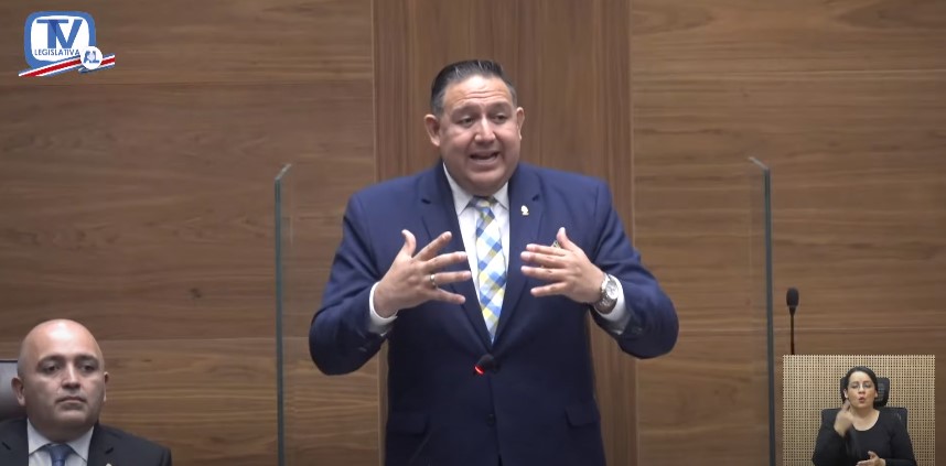 Diputado del PUSC invita a tres diputados del PLN a renunciar su cargo