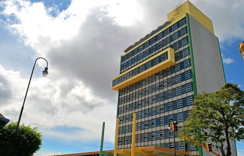 CCSS realiza convocatoria a médicos esta semana para que retomen formación como especialistas