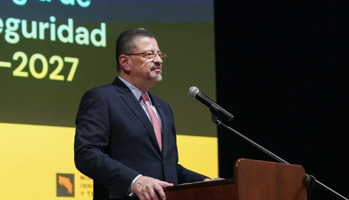 CIEP: Valoraciones positivas a gestión del Gobierno cayeron a de un 65% a un 48% en el último año