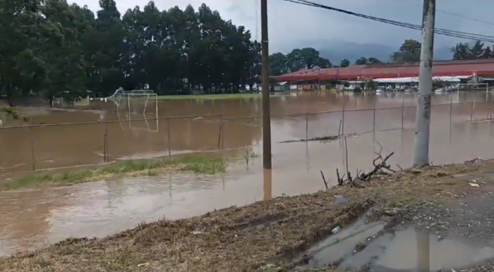 Autoridades verifican estado de 12 puentes, 2 centros educativos y viviendas afectadas por inundaciones en El Guarco