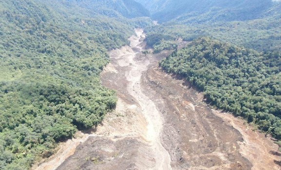 CNE detecta nuevas grietas en alrededores a sitio de deslizamiento en Aguas Zarcas