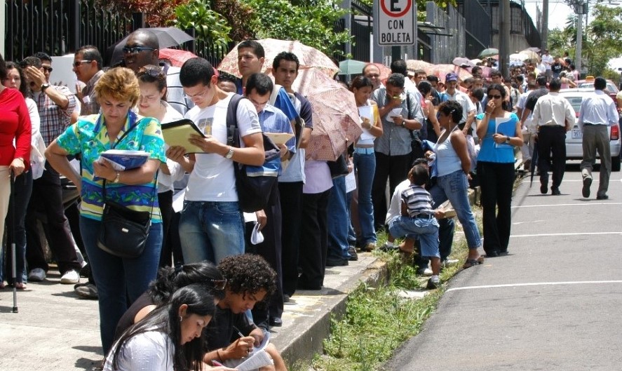 Personas no disponibles para trabajar en el país aumentaron en más de 300 mil en un año