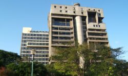 Guerra en Medio Oriente y tipo de cambio impactaron rendimientos de fondos de pensiones de la CCSS en octubre