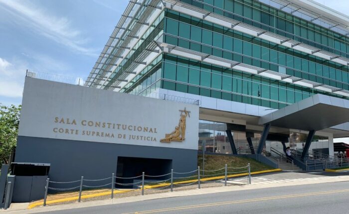 Funcionarios suspendidos del Banco Nacional reclaman ante Sala IV que les restringen libertad de tránsito