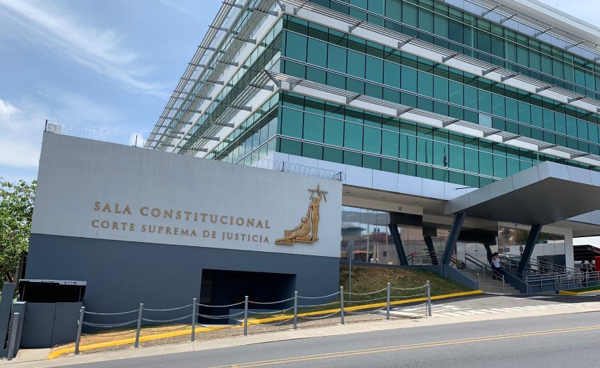 Funcionarios suspendidos del Banco Nacional reclaman ante Sala IV que les restringen libertad de tránsito