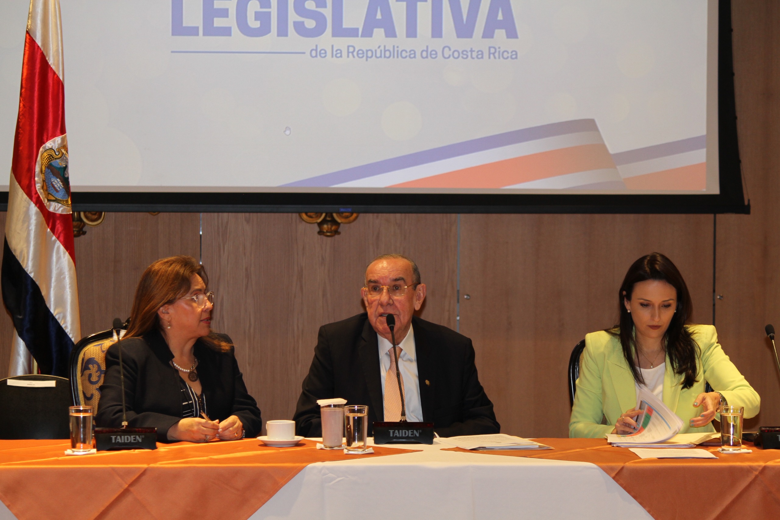 Presidencia solicita a diputados depurar lista de proyectos prioritarios en seguridad para convocatoria